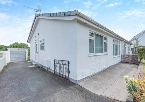 Ty Merlyn is a well-appointed bungalow in a peaceful location offering woodland views