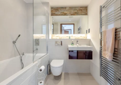 The bathroom at Ty Traeth, Tenby