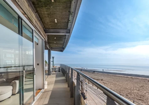 The balcony terrace & alfresco dining area at Ty Traeth, Tenby