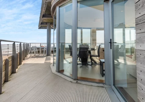 The balcony terrace & alfresco dining area at Ty Traeth, Tenby