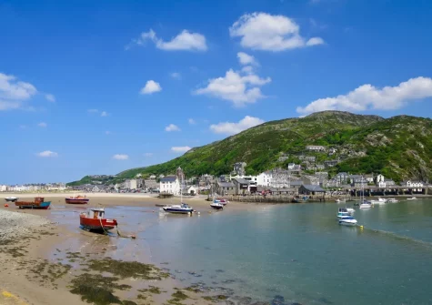 Staying at Ty'n Lon Isaf you'll find yourself perfectly situated to enjoy the best of both coast & countryside