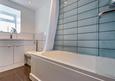 The bathroom at Ty'n Y Mur Cottage, Abersoch