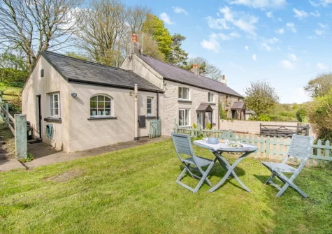 The garden & outdoor sitting area at Tyr Wennol, Fishguard