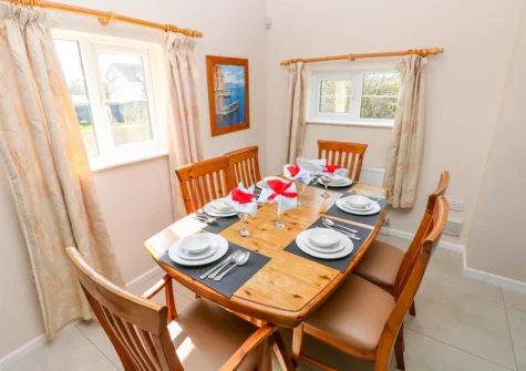 The dining area at Vineyard Vale 8, Saundersfoot