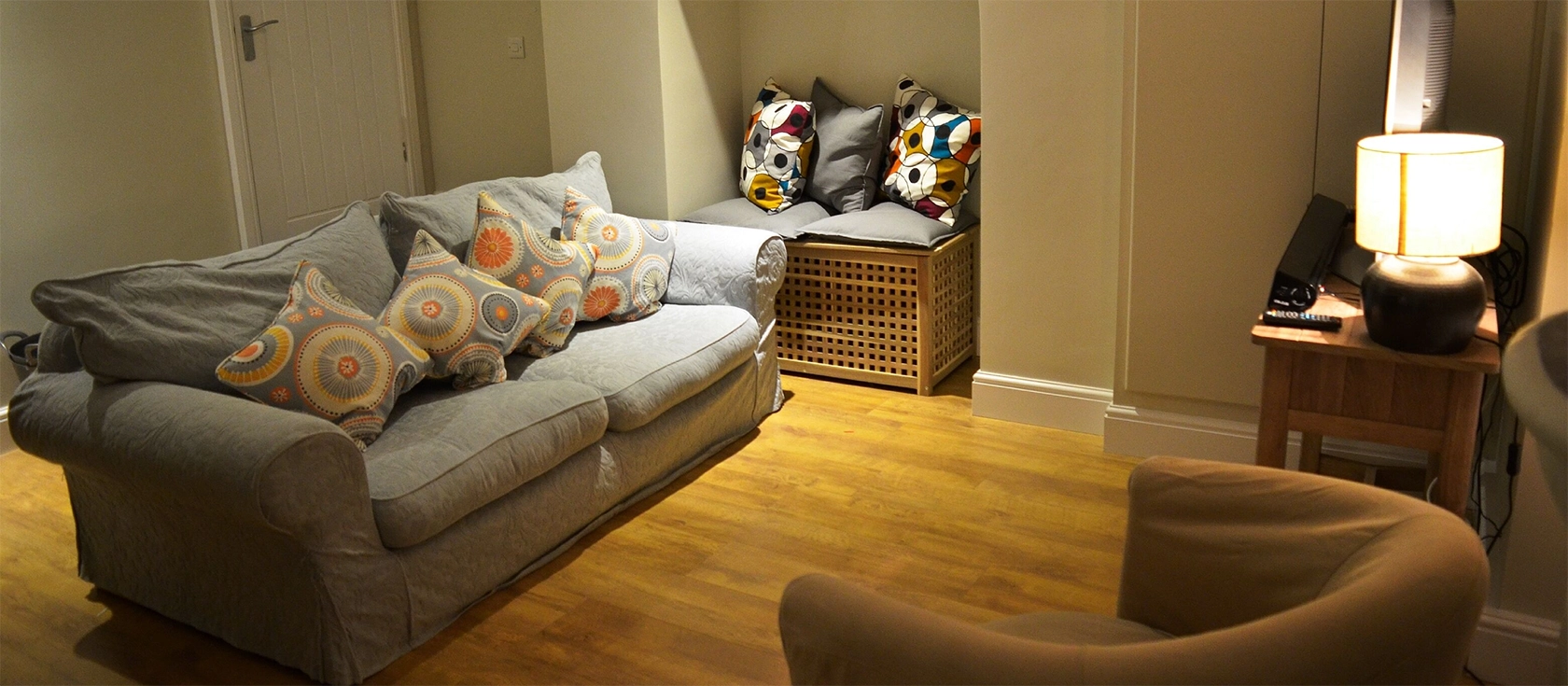 Whistler House, Tenby is a spacious six-bedroom home that can sleep up to 16 guests. This large property has plenty of space for everyone thanks to several seating areas, a 16-person dining room, a conservatory and a terrace with stunning sea views.
