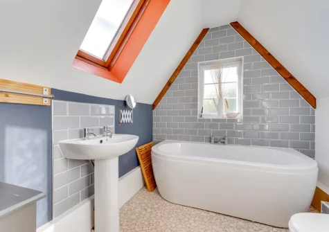 Bedroom #1 ensuite bathroom at Woodbine Cottage, Saundersfoot