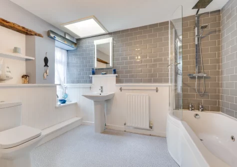 The bathroom at Woodbine Cottage, Saundersfoot