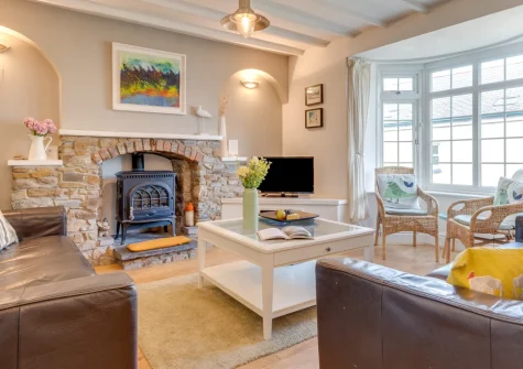 Woodbine Cottage, Saundersfoot is a charming 4-bedroom retreat just steps from a golden sandy beach. With sea views, a cosy wood burner, enclosed garden, and the vibrant village on your doorstep, perfect for Pembrokeshire family holidays.
