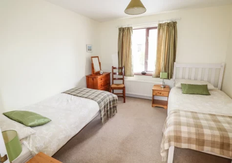 Bedroom #2 at Woodgreen Cottage, Templeton