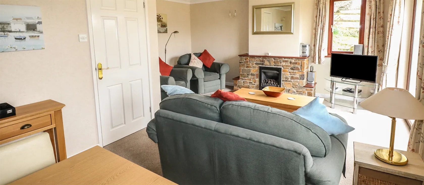 Woodgreen Cottage, Templeton is a stylish bungalow with a fully equipped kitchen, a cosy living room with a log burner, two bedrooms, and a bathroom with a freestanding bath & separate shower. The enclosed garden is perfect for alfresco dining.