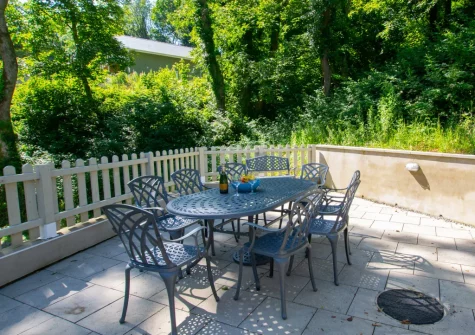 The patio & alfresco dining area at Woodland View, Trefloyne Manor, Penally