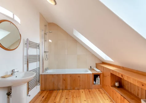 The bathroom at Workshop Cottage, Trefasser