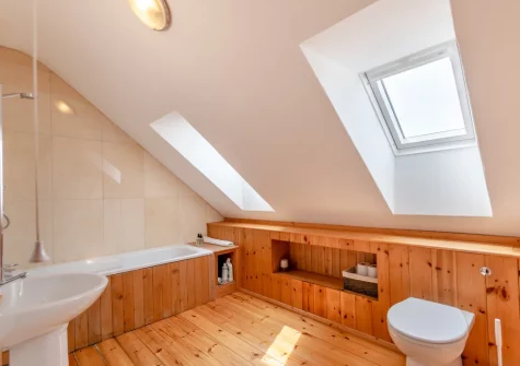 The bathroom at Workshop Cottage, Trefasser