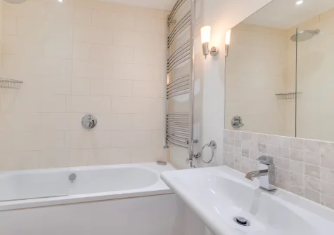 Bedroom #1 en-suite bathroom at Wren Cottage, Saundersfoot