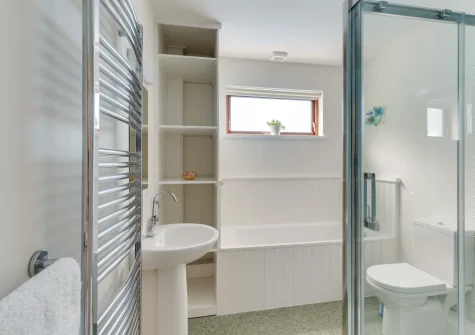 The bathroom at Wren Cottage, Saundersfoot