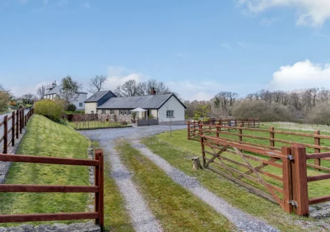 Y Beudy is a beautiful bungalow set in a peaceful location on the owners farm