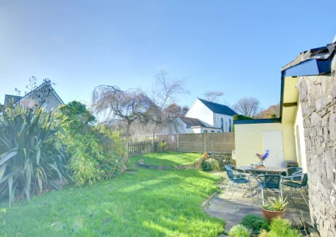 The patio, alfresco dining area & barbecue at Y Bwthyn Bach, Saundersfoot