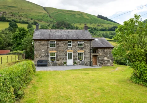 The lawned garden at Y Felin, Llanymawddwy