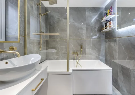 The bathroom at Y Llanw, Milford Haven