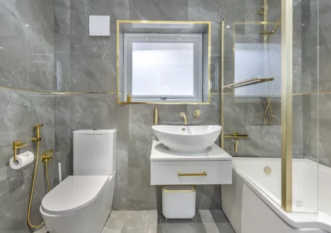 The bathroom at Y Llanw, Milford Haven