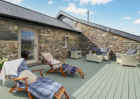 The decked terrace & outdoor sitting area at Ynys Cadno, Trawsfynydd