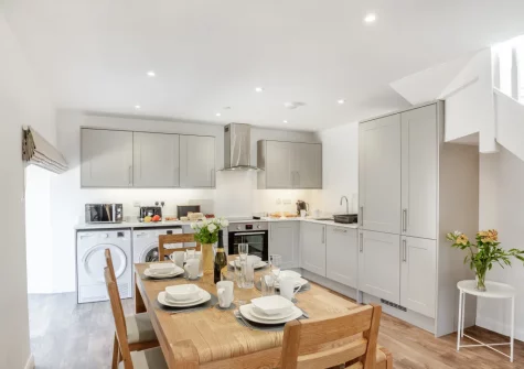 The kitchen & dining area at Yr Hen Barlwr, Talwrn