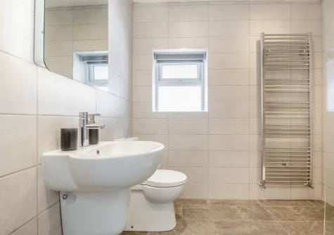 The shower room at Yr Hen Barlwr, Talwrn
