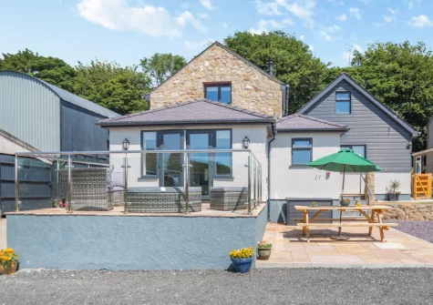 The patio, alfresco dining & outdoor sitting area at Yr Hen Barlwr, Talwrn