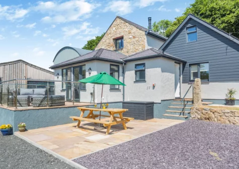 The patio, alfresco dining & outdoor sitting area at Yr Hen Barlwr, Talwrn