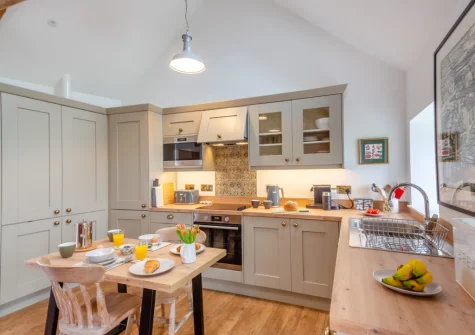 The kitchen & dining area at Yr Hen Ysgubor, Sarn Meyllteyrn